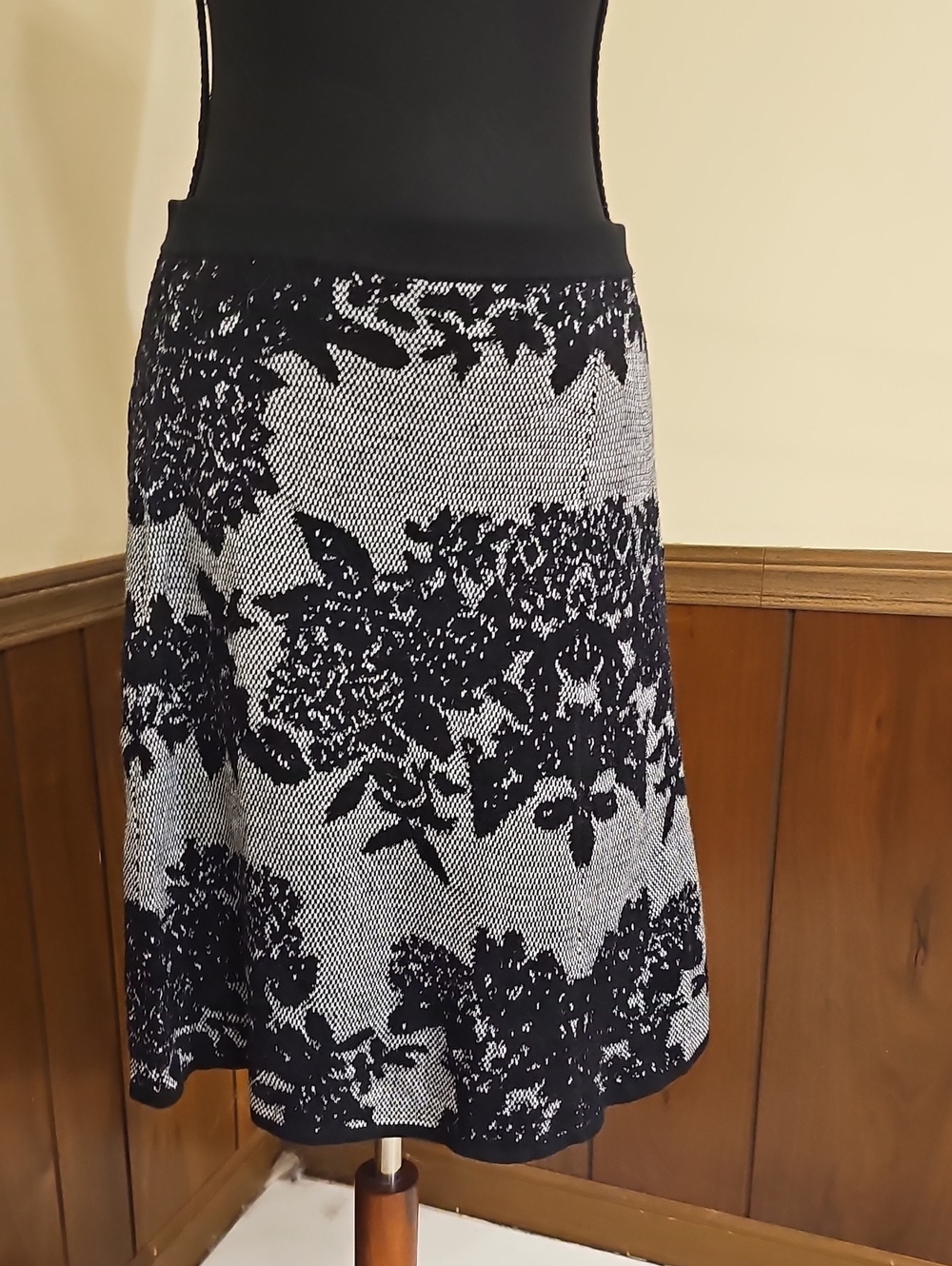 Cupio Black White Floral Knit A-Line Skirt Size Large